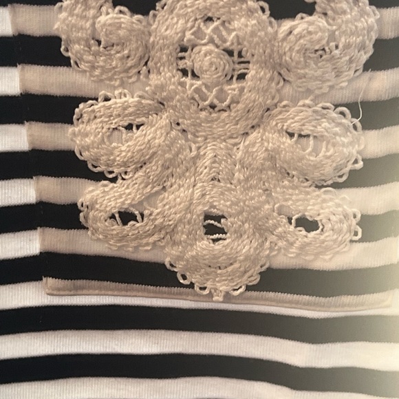 Preowned Burberry tee size small - Picture 4 of 5